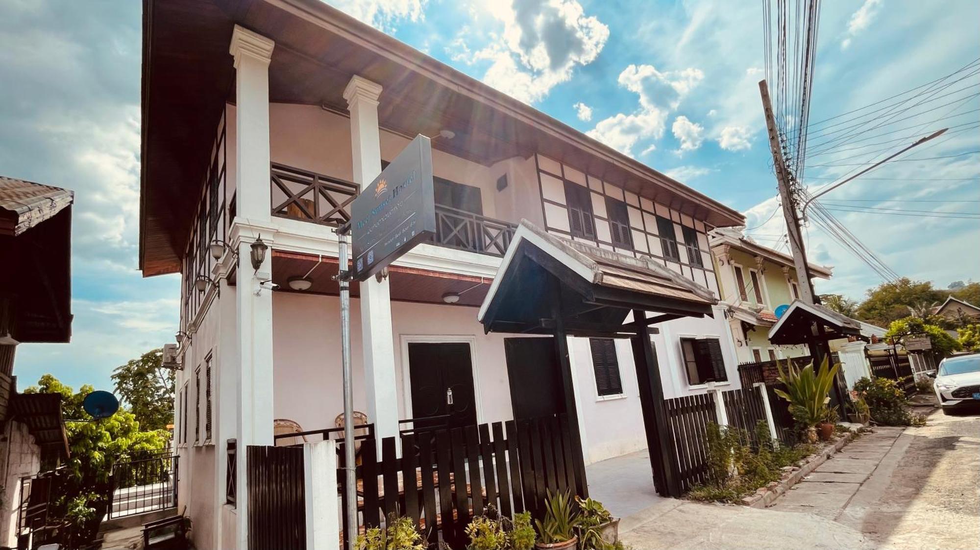 Meet Sunset Hostel Luangprabang Exterior foto
